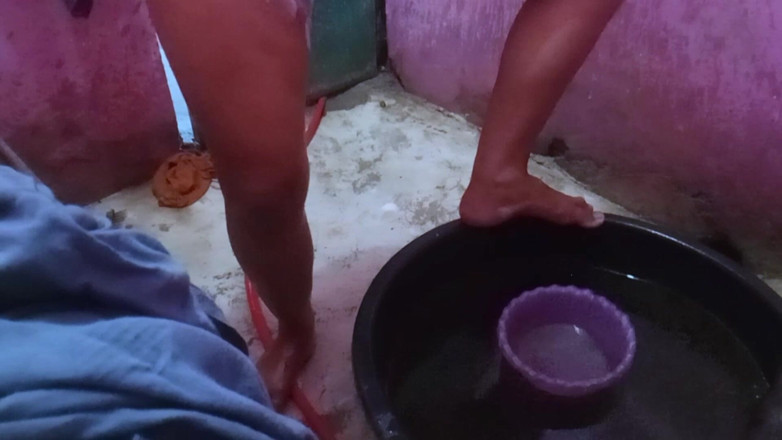 Citra: Ibu tiriku selalu merekam dirinya sendiri di kamar mandi untuk...