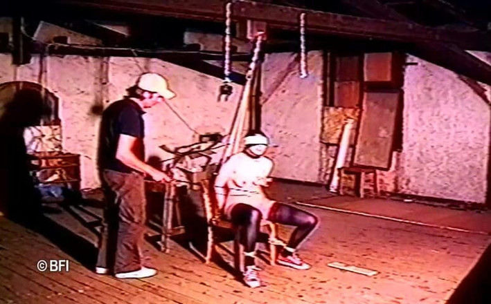 Slave Seks: Garage punishing