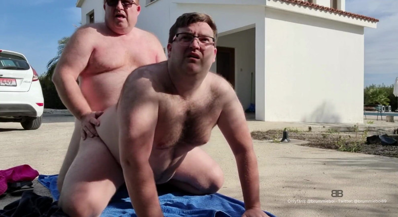 brummieboi89: Taťka šuká chlapce na příjezdové cestě venku