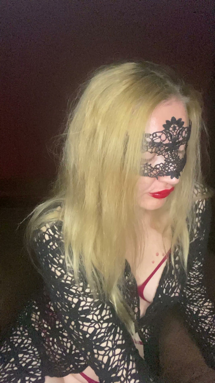 PrivateFlame06: Le rouge me va bien ?