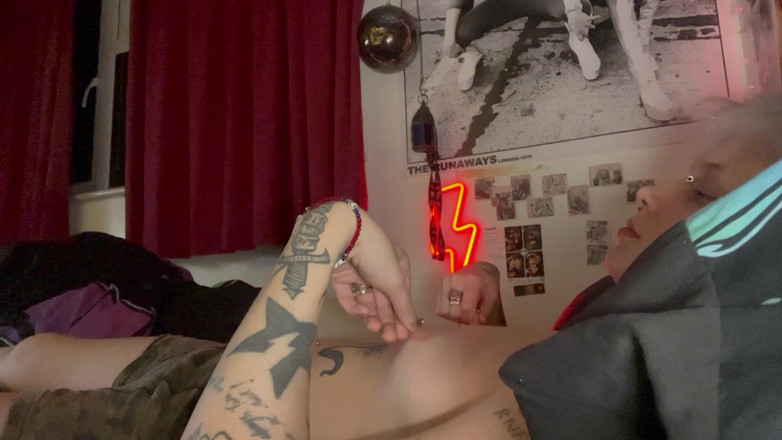 Glitterqueen1999: Glitterqueen1999 Edging Nipple Play Nipple Twisting Cumming Goth Tattoos Piercings