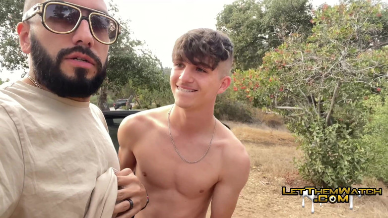 Let them watch: Openbare neukpartij betrapt hardcore anaal groot cumshot! Ongecensureerde twink