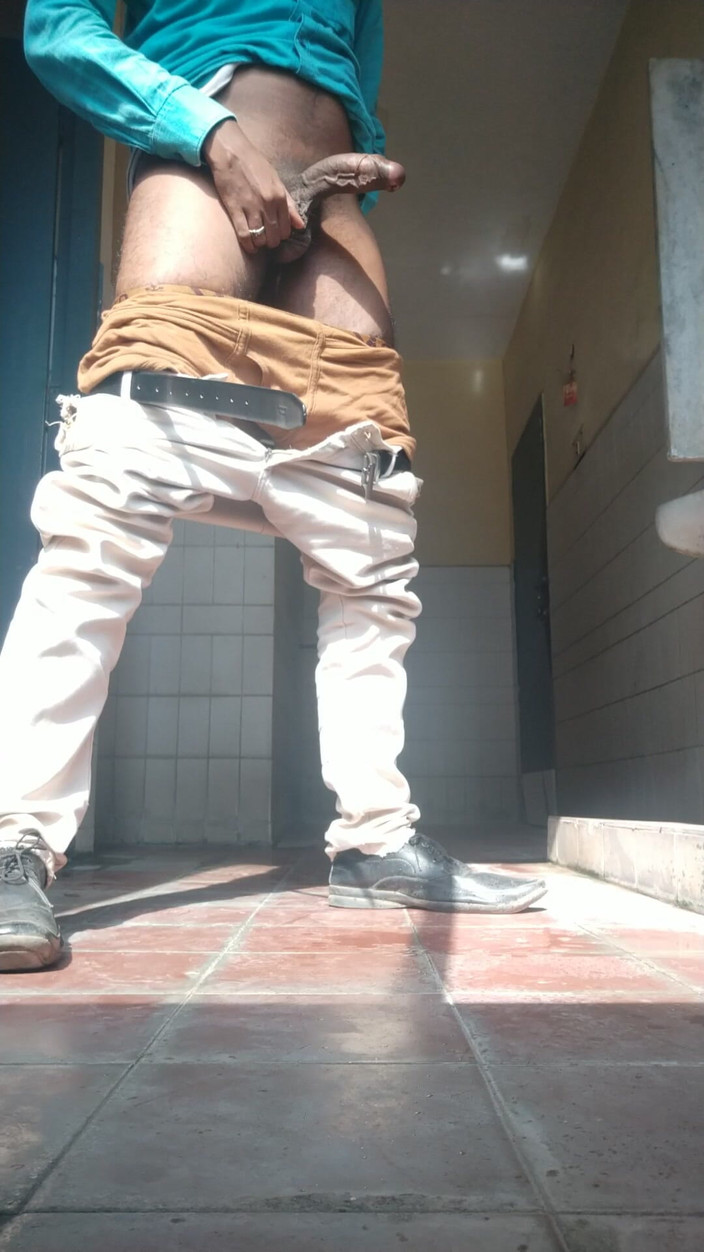 Tamil 10 inches BBC: Masturbación en el baño de la universidad