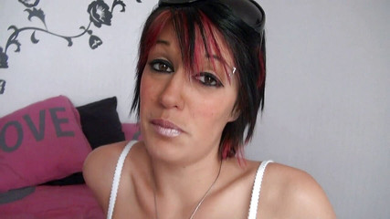 Nude in France: Puta morena sexy é fodida na cama