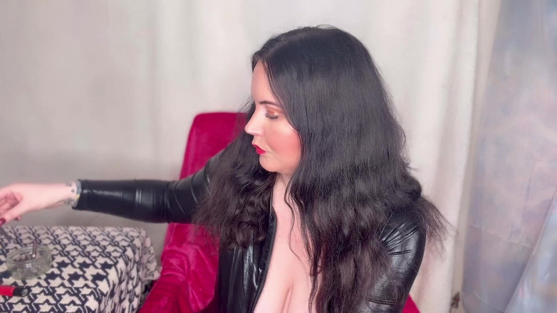 MissFFW: Fräulein Ffw genießt eine zigarette