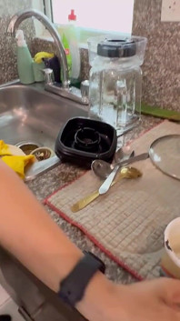 Min chef kräver att jag slutför mina uppgifter och hon blir varm