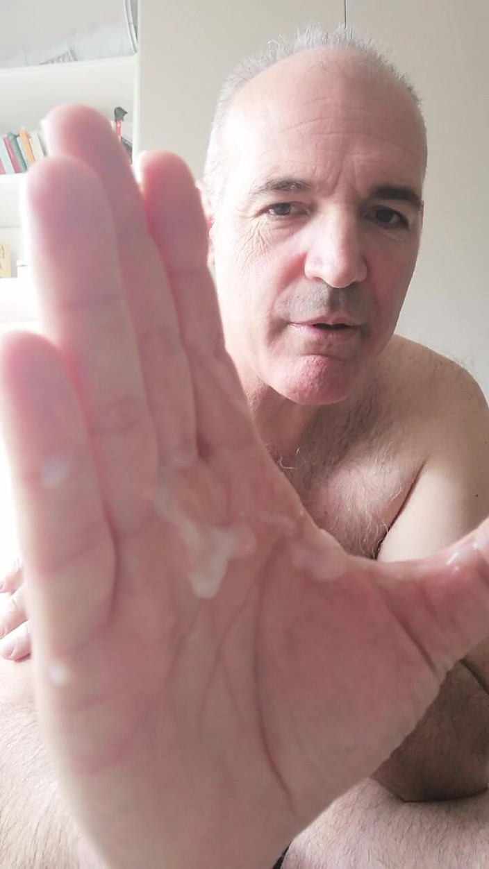 Setesesso7: 舔满是热辣精液的手