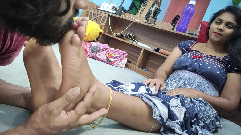 Vaigavarun Feet romance: Romans lizanie stóp