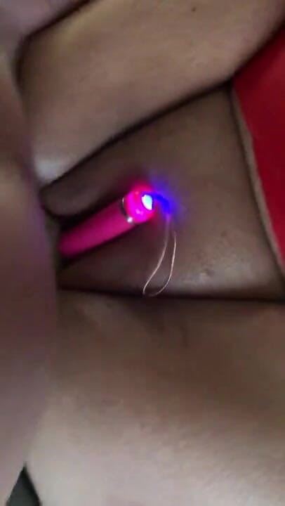 MzKiTTy91: Une pawg mariée se fait étirer la chatte par une manche...