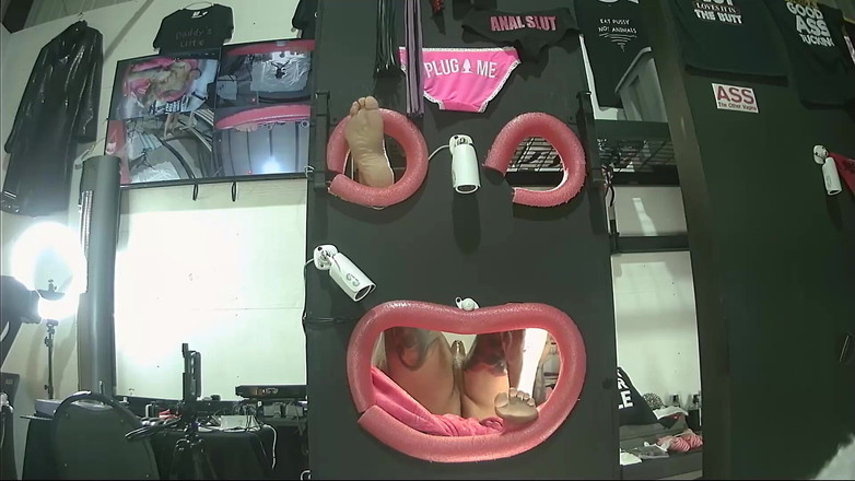 There is no safeword: कहानियों पर पट्टा -मुफ्त में ग्लोरीहोल का उपयोग करें - वे दोनों ग्लोरीहोल के अंदर टर्न लेते हैं