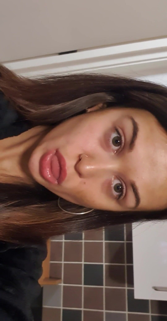 Holly Kitten: Io che mangio un formaggio con dei toast