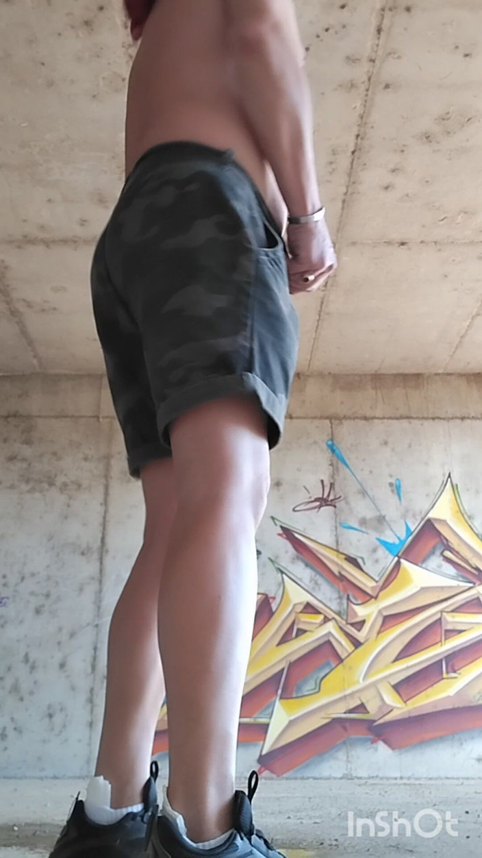 Morbosete000: Kencing luar dan menunjukkan thong