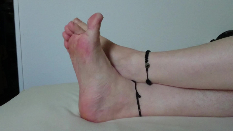 Carmen_Nylonjunge: My Ugly Bare Feet in Bed