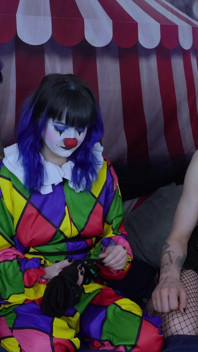Bts pagliaccio in abito bondage