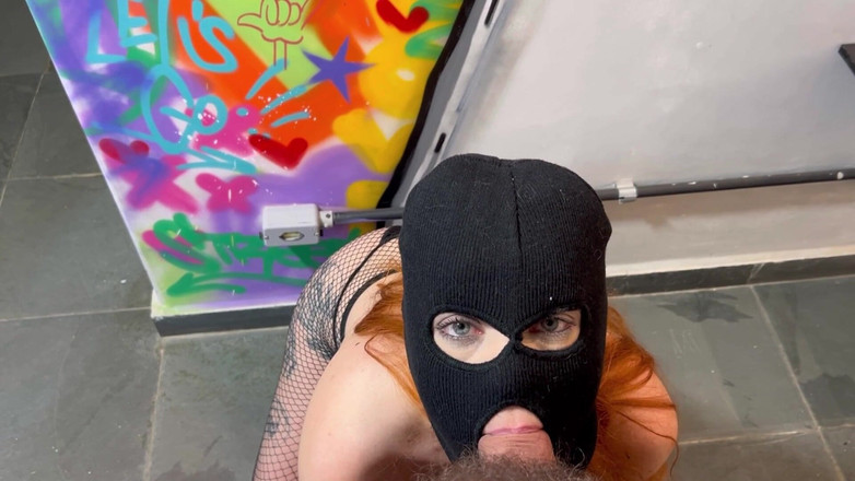 Auroraw: Unterwürfige Sturmhaube