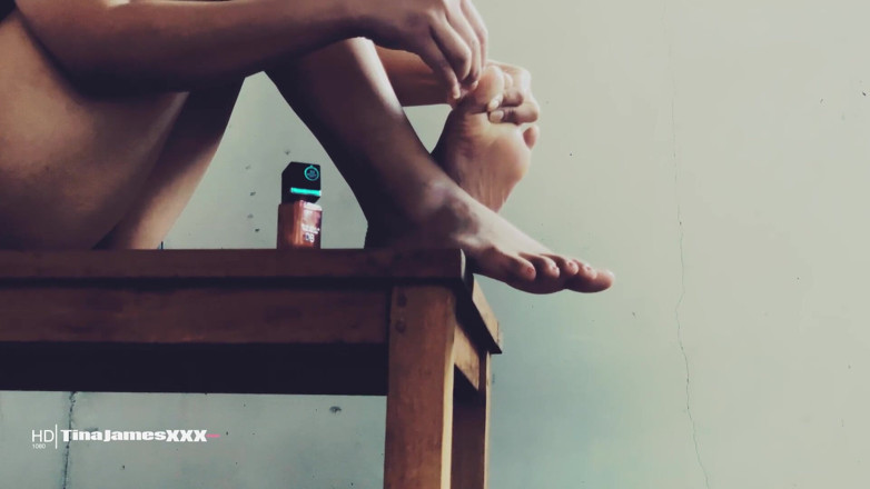 TinaJamesXXX: Feet 1 - Clean &amp; polish