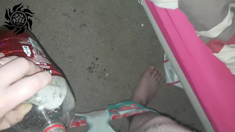 Jimbob Star Straight: Jimbob dan tim kencing di hal montage