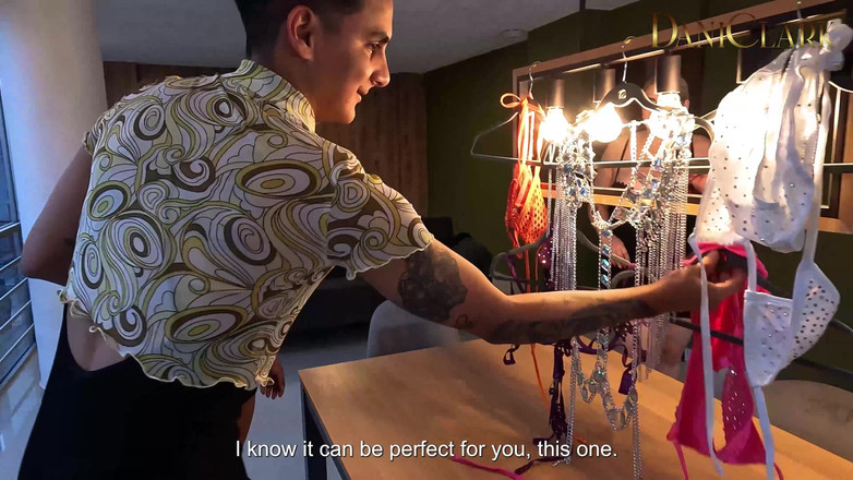 DaniClark: Stylistická gayka svedena její sekretářkou