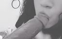 Hicktown_hoochi: La trans ebano succhia un dildo realistico