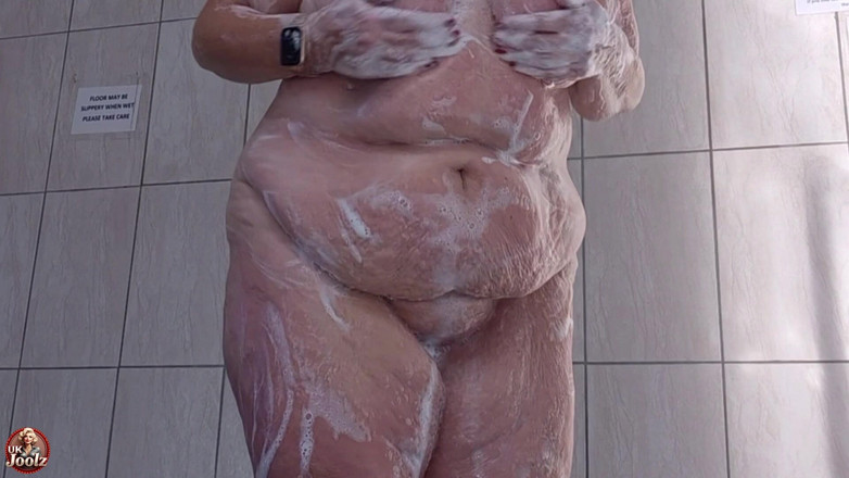Uk Joolz: Soapy Shower