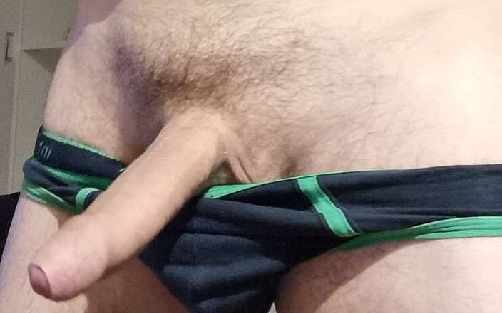 Jordance: Cowok italia ngocok kontol besar sampai dicrot sperma