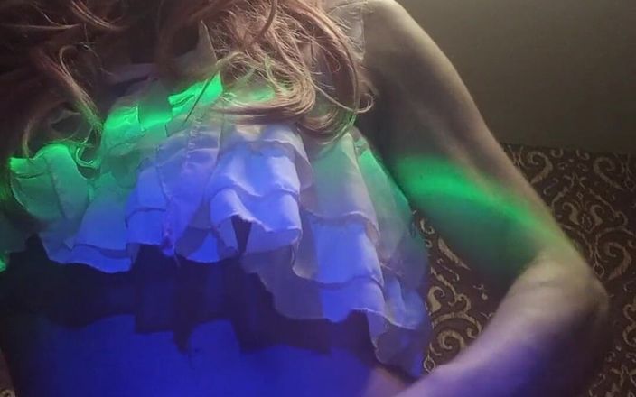violet_bisex: Violet's travestiet danst.