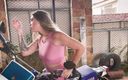 Sara Blonde: Любительница мотоцикла
