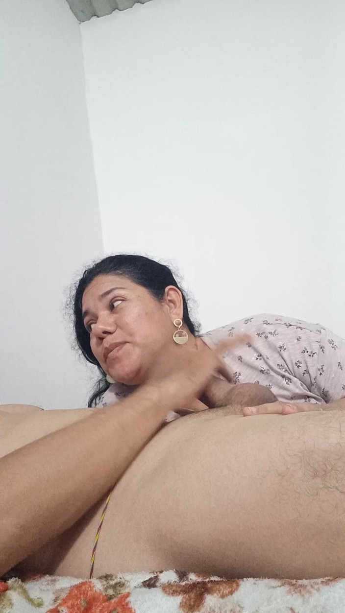 Couple amateur: Girlfriend Sucking Delicious Deep Throat