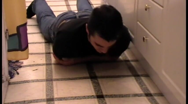 Femdom Austria: Feed him from the floor