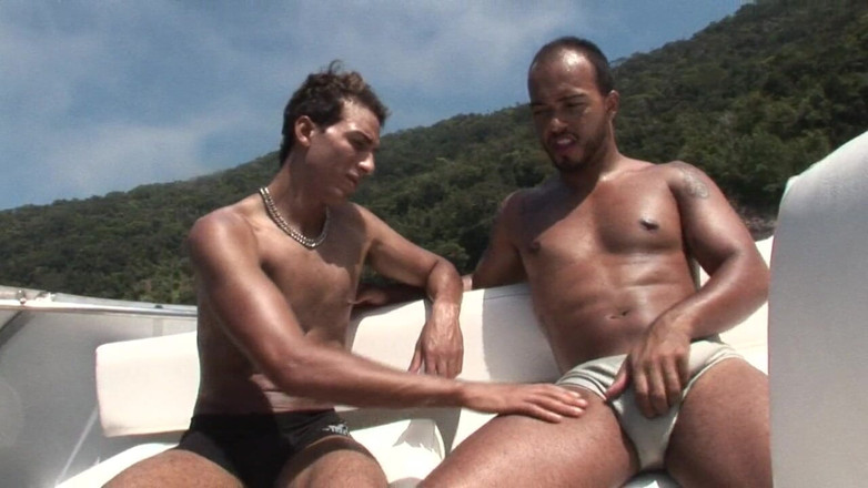 Bareback TV: Pareja homosexual cachonda follando en el barco