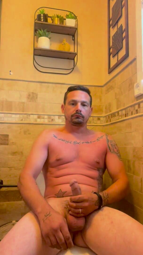 Jerkoff king: Straight guy jerking sexy dick an ass play