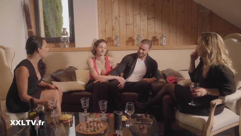 XXLTVFR: Anal Sex in Front of Friends