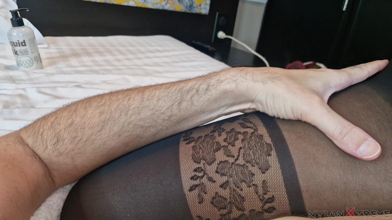 Nylon Xtreme: Точка зрения Джулия Кейт. 1-е оболочение Нейлоновая помпонная девушка