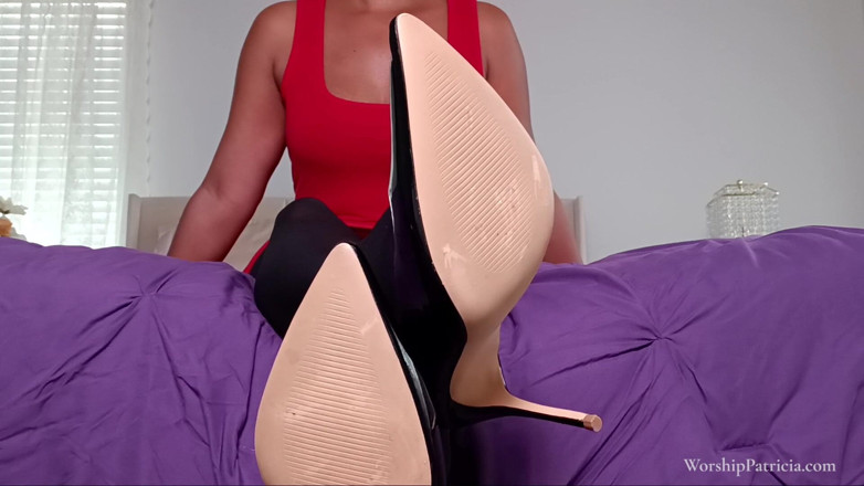 WorshipPatricia: Sniff My Sweaty Pantyhose Feet