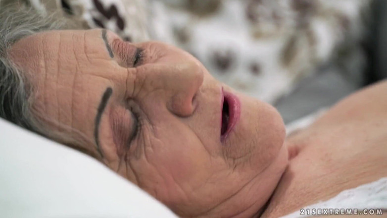 21 Sextreme: 21Sextreme - Horny hairy granny