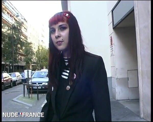 La France a Poil: Sonia the rebellious gothic will melt under the cock strokes...