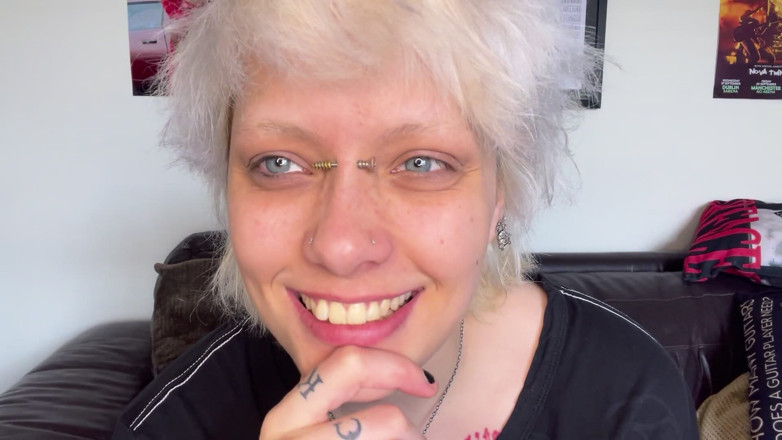 Glitterqueen1999: Cozinha rápida e comendo sua penectomia de pau pequeno Vorarephilia