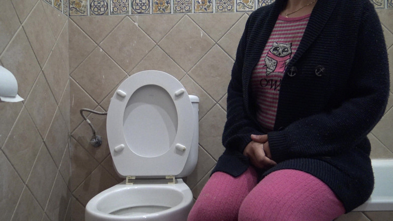 Stepmom Susan: Madrastra pervertida viendo a su hijastro mear delante de ella