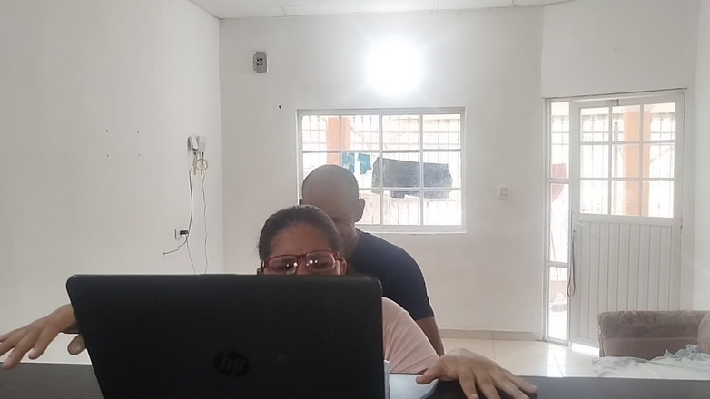 Adribella69: Hausfrau zahlt einen techniker mit einem guten blowjob und einem...