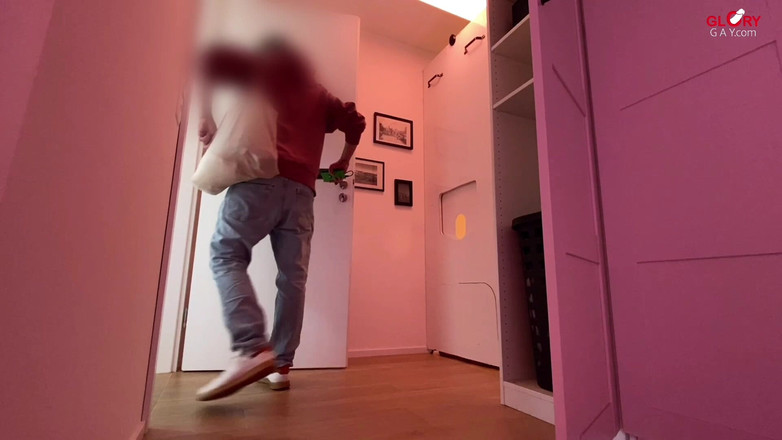 GLORYHOLEGAYS: 쿠키 앤 크림 스페셜 - 남자가 쿠키 위에 엄청난 양을 뿜습니다