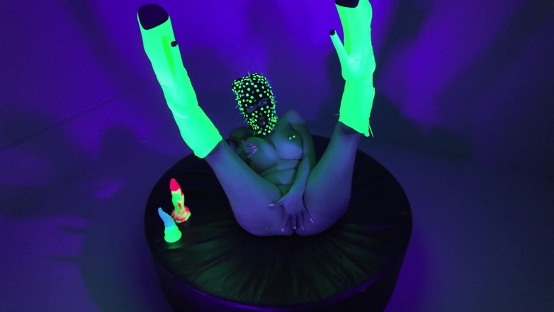 EdgesOfReality: Neon Fuck Solo Rave