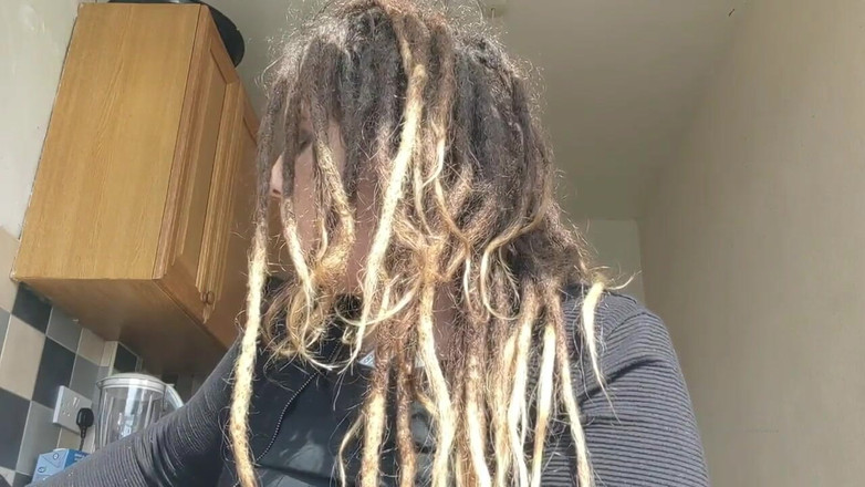 Goddess Kinx: Fumando un pack off Malbro red in un'ora