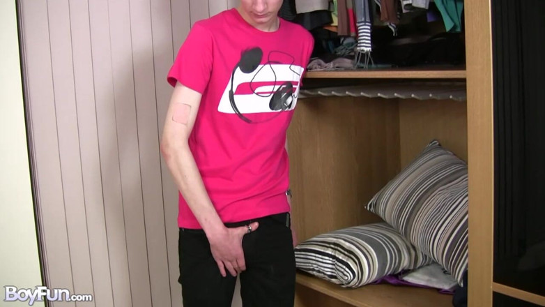 BoyFun Solo: Kyle masturbuje się