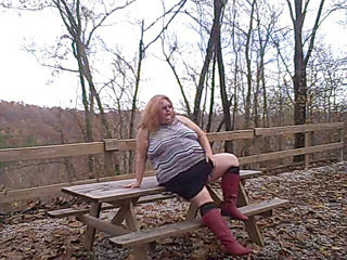 BBW nurse Vicki adventures with friends: Boot merah keluar comel cergas bersantai selepas merakam beberapa gambar