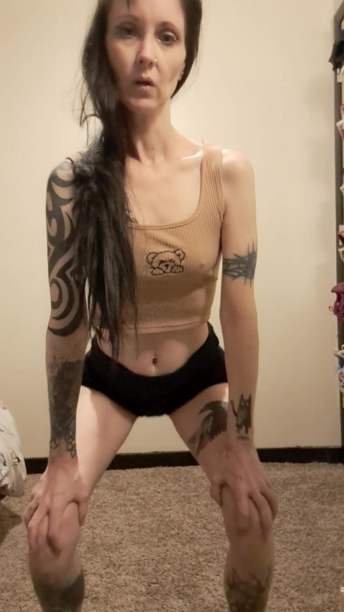 PandoraSG: Twerkende lessen voor mietje-slaaf