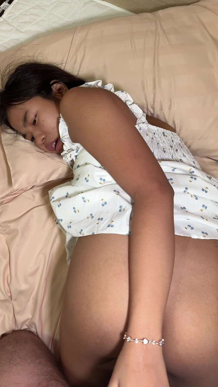 ThaiAndFrench: 18 Year Old Thai Girl with Tight Pussy Gets Fucked...