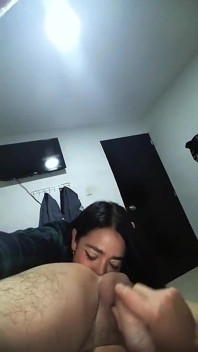 Sání řiti mé oblíbené nevlastní matky, když se vrátil domů z města
