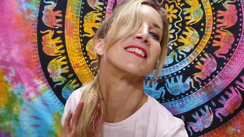 Serenexx: 做瑜伽时变得饥渴和赤身裸体！