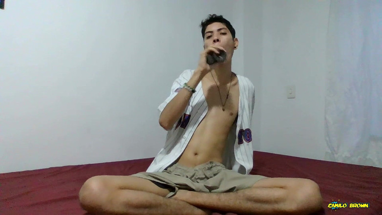 Magic C: Honění mého bick twink ptáka při sání černého robertka, dokud se...