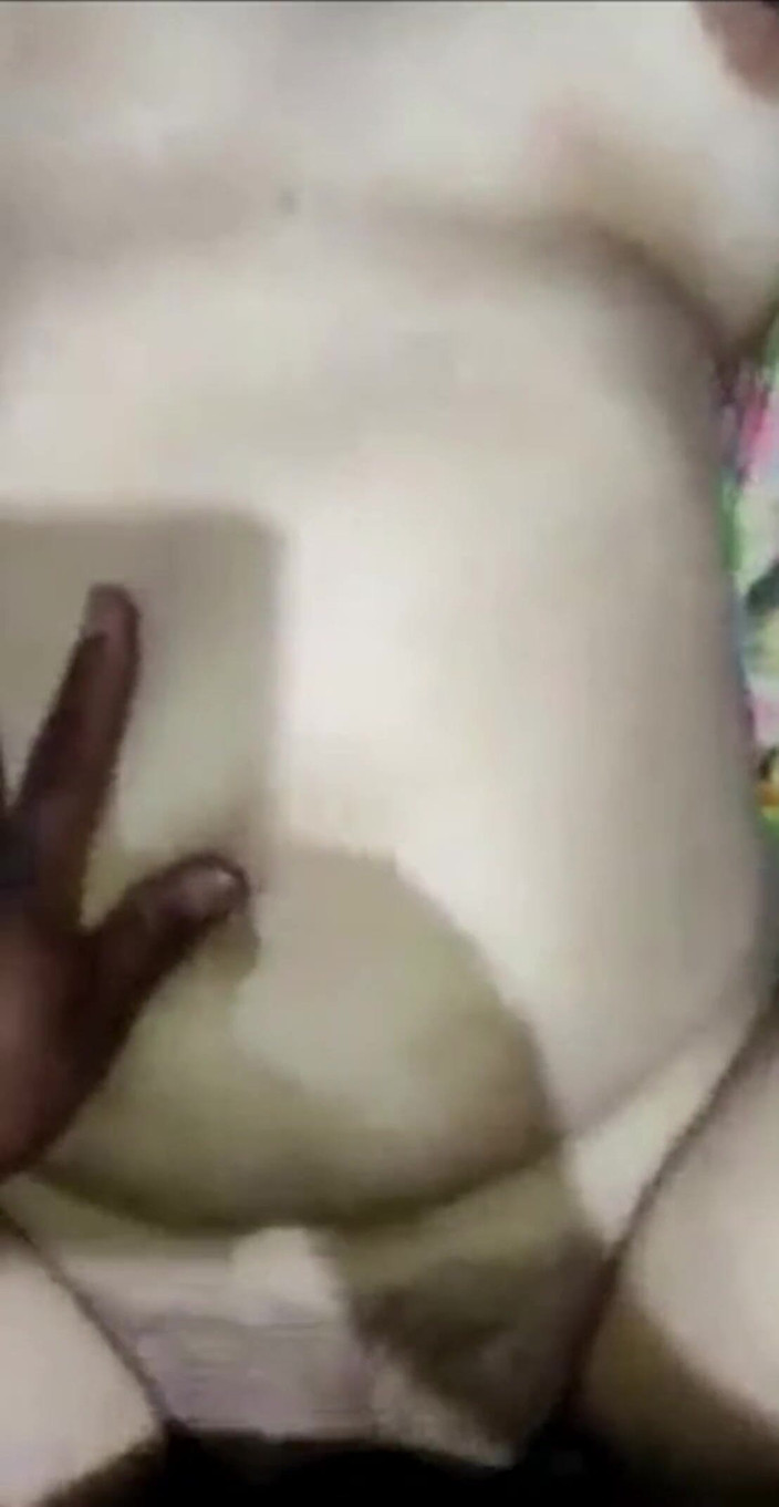 Parihema: Ik Had Thuis Seks Met Mijn Echte Desi-moeder.